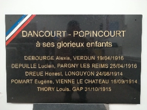 plaque commémoration guerre granit noir avec drapeau tricolore