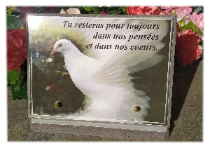 Plaque funéraire en lave émaillée Colombe