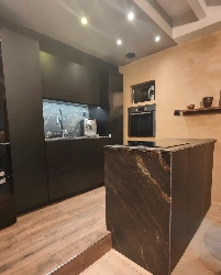 Ilôt de cuisine en granit cosmic black