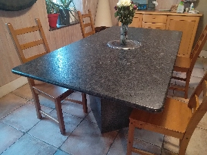 Table en granit bleu gris
